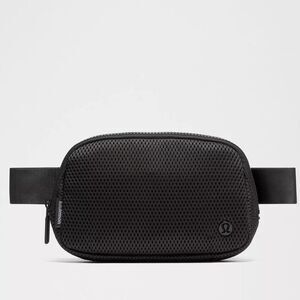 Lululemon Everywhere Belt Bag Black Knit Mesh 1L Fanny Pack Crossbody Purse NWT